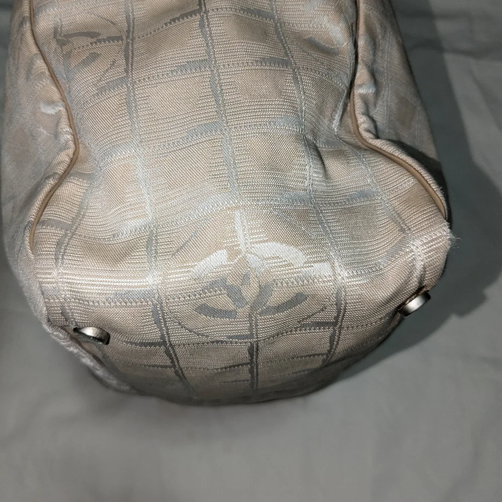 Chanel Tote - Picture 4 of 14